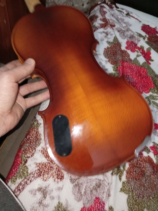 Vand vioară care se poate canta și la rece și electric