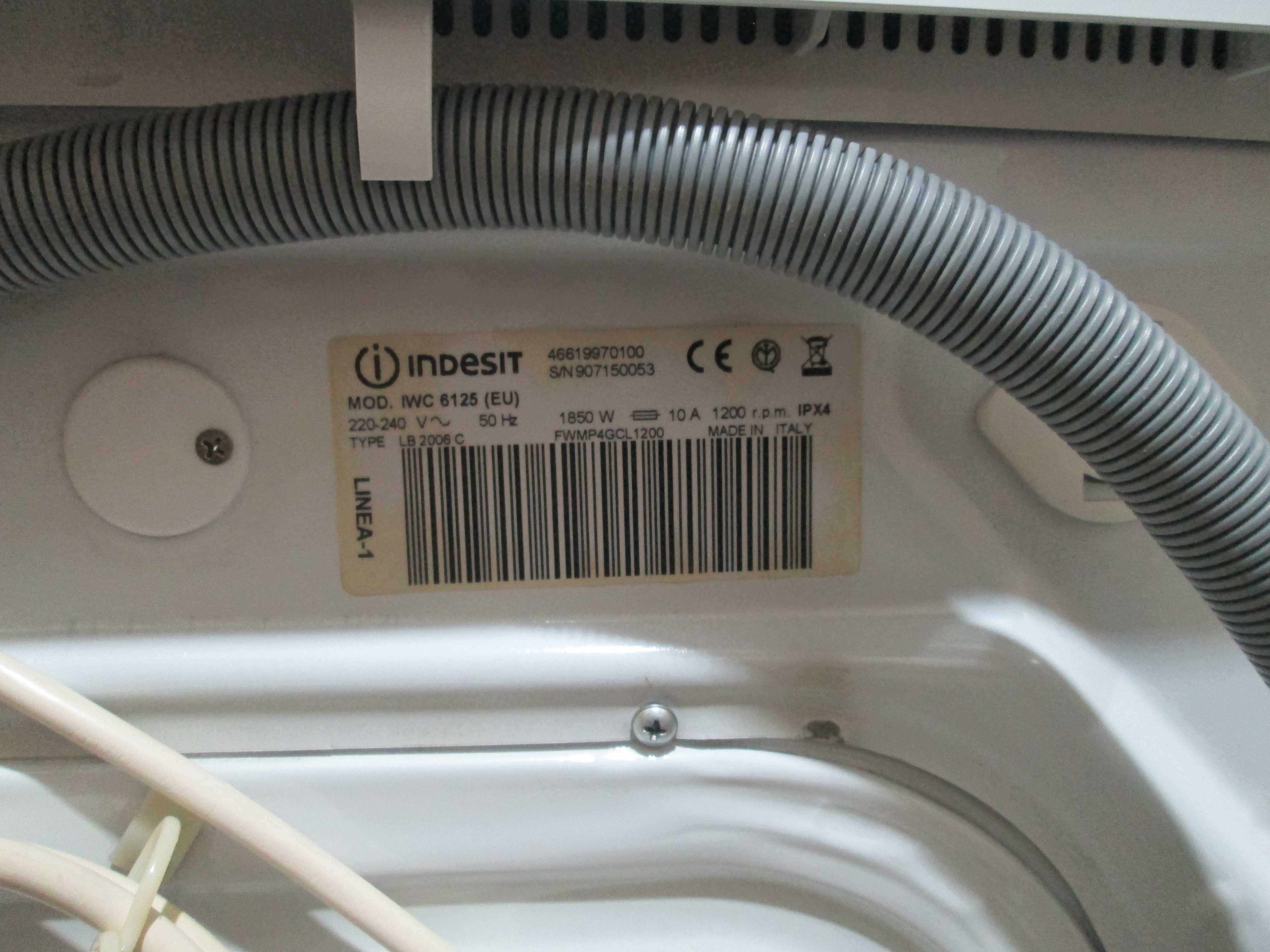Продавам пералня INDESIT IWC6103 запазена за части или ремонт