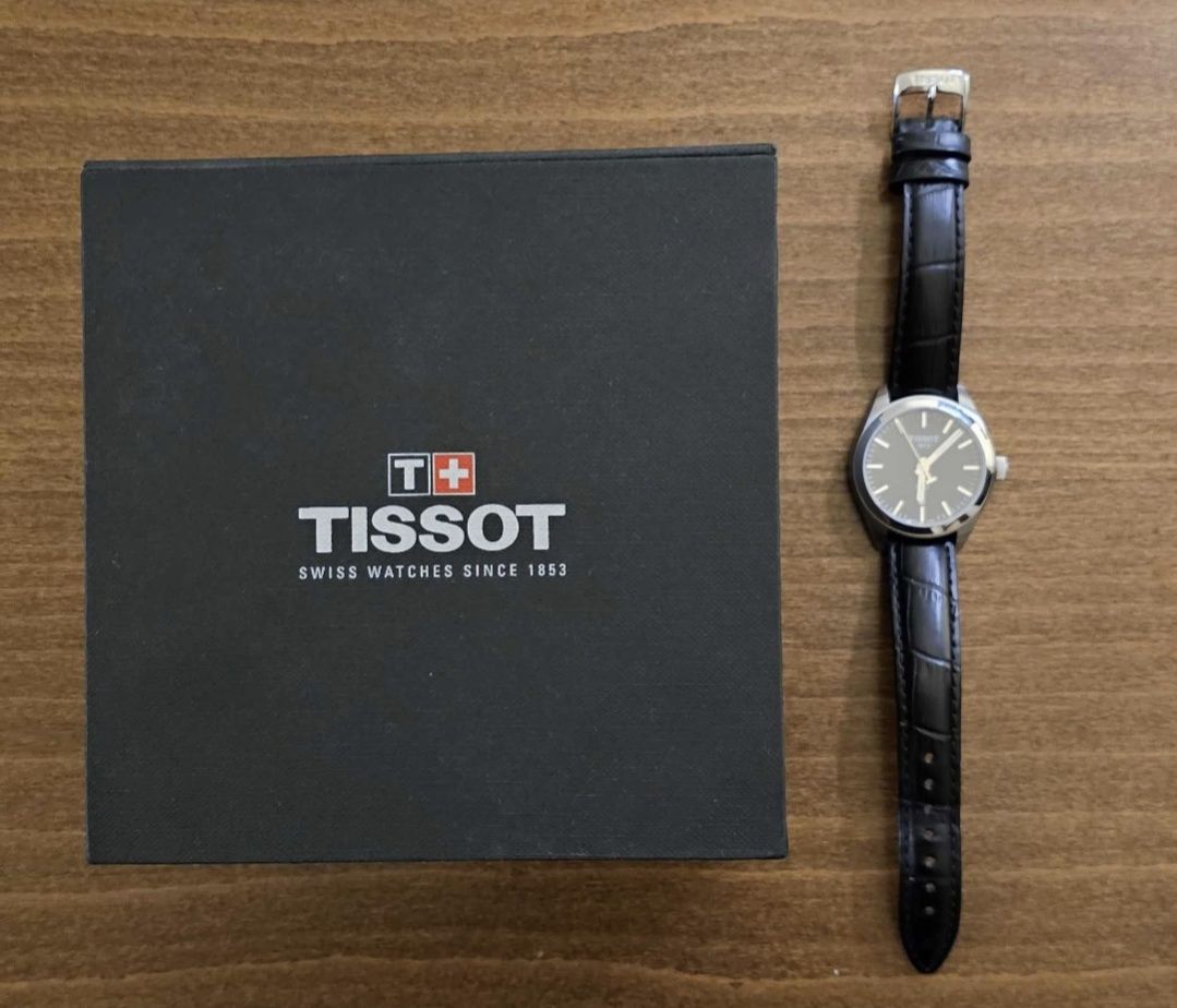 Дамски часовник Tissot с кожена каишка