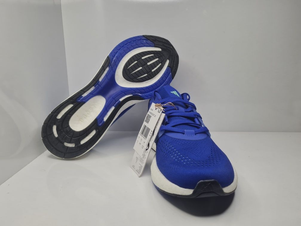 Маратонки Adidas PureBoost 22

Чисто нови с етикети без кутия.

Размер