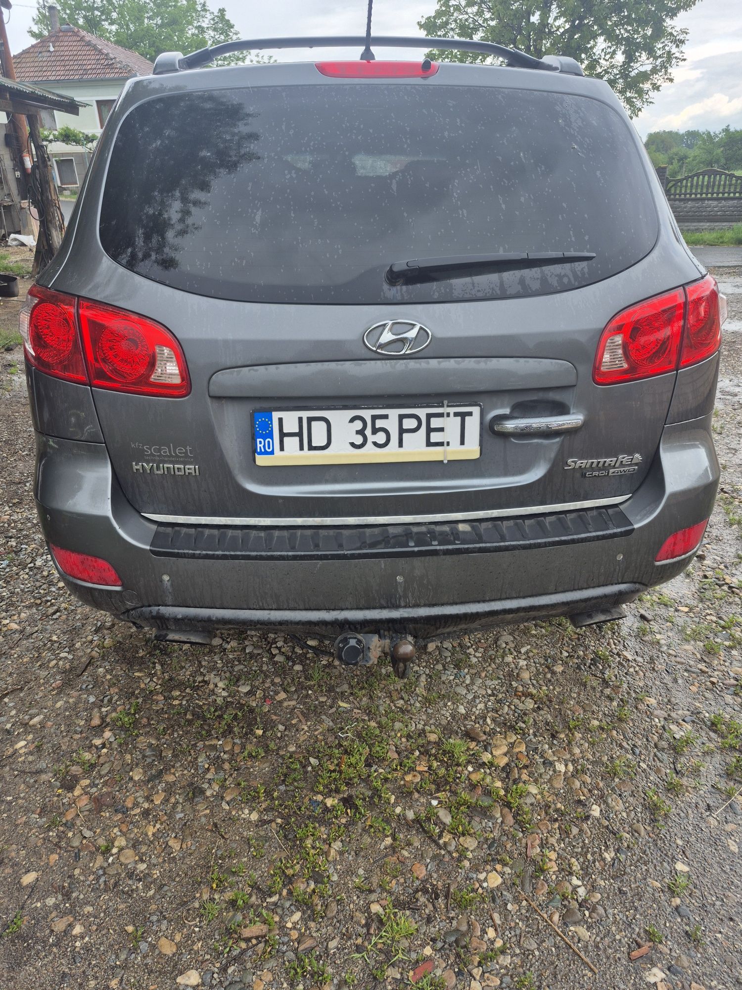 Hyundai santa fe.