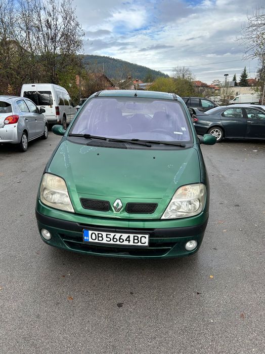 Автомобил Рено Сценик