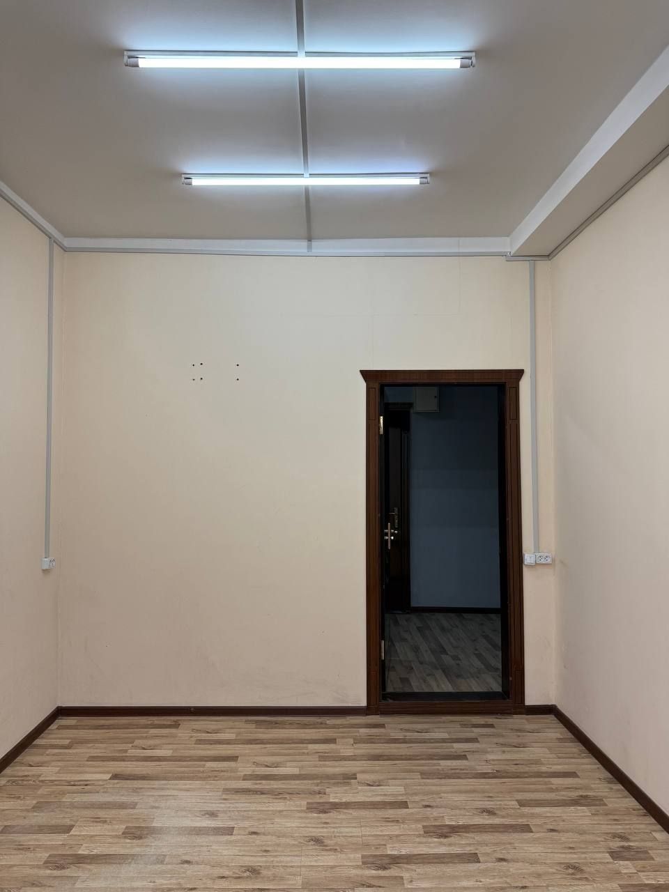 Метро Мирзо Улугбек Ц квартал15м²-30м²кабинеты 2линия без мебели Юр ад