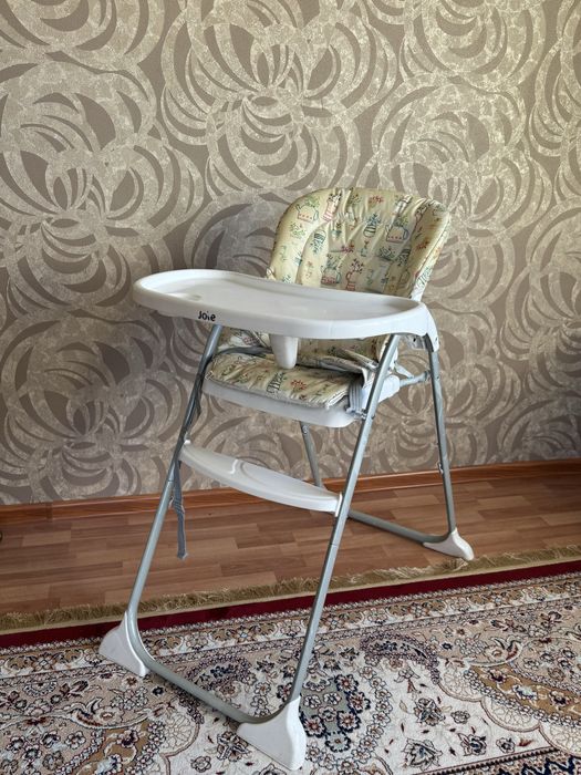 Детский стульчтк для кормления Joie