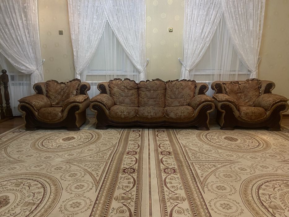 Два кресла и диван