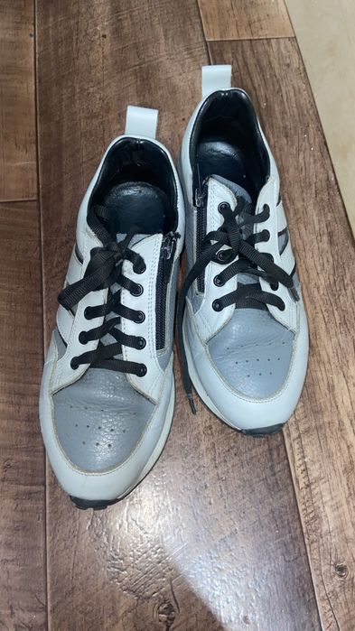 Серые кроссовки для мальчика кожа размер:35