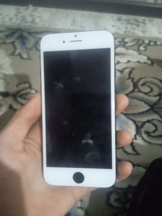 Iphone 7 srochna sotiladi.