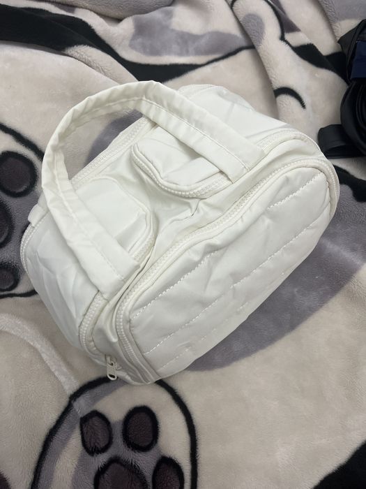 Большая кремовая косметичка