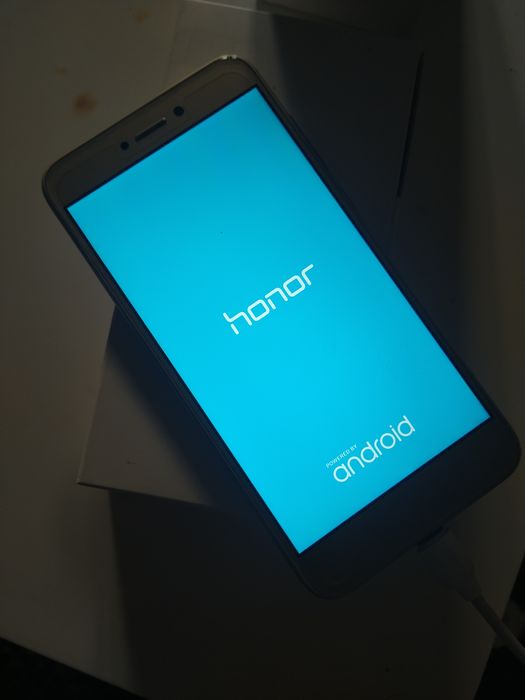 Honor 8 lite работещ трябва му батерия