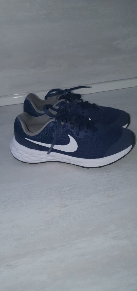 Маратонки NIKE Revolution  6