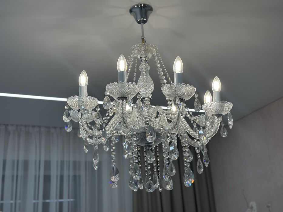 Продам люстру в идеальном состоянии