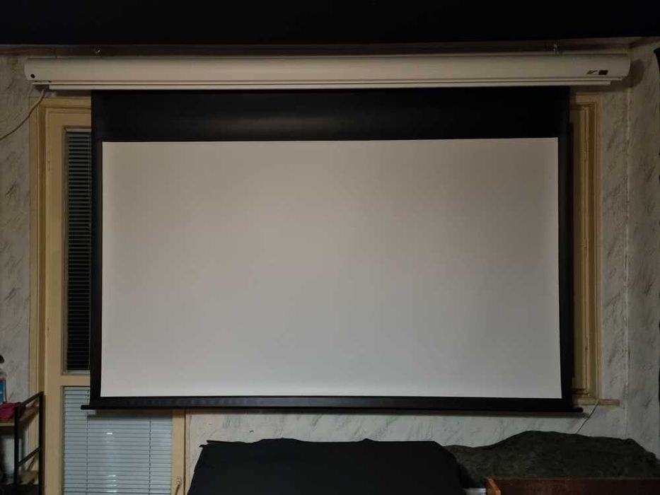 Електрически екран за проектор Elite Screens Saker Premium 100 инча