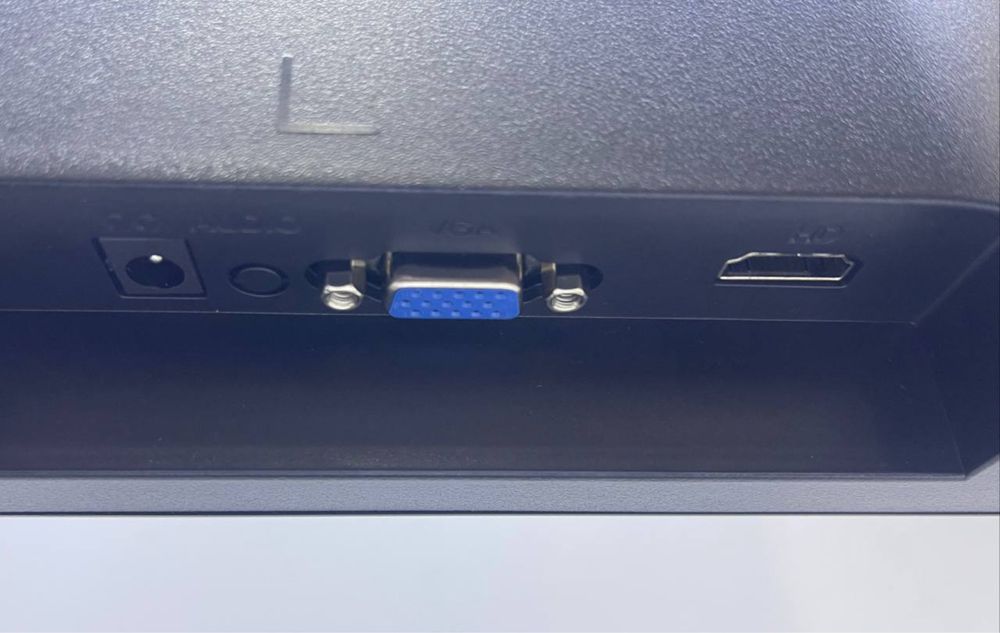 22li Monitor bez ramka