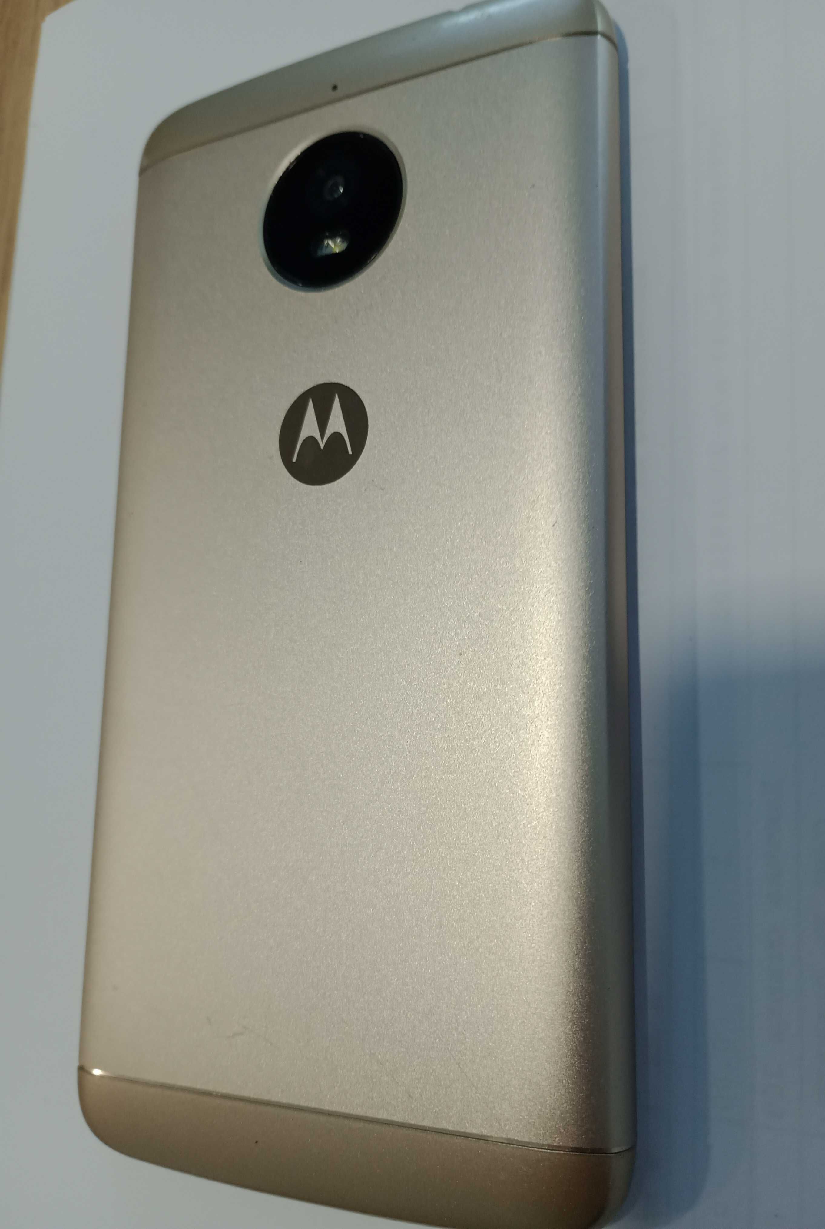 Motorola Moto E4 Plus - нов