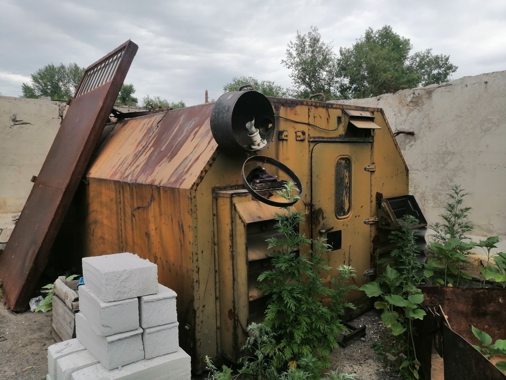 Продам армейскую будку