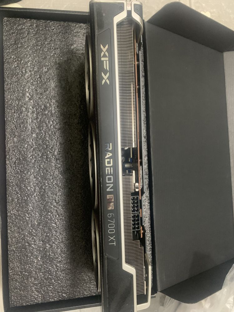 XFX AMD Radeon RX 6700XT 12gb