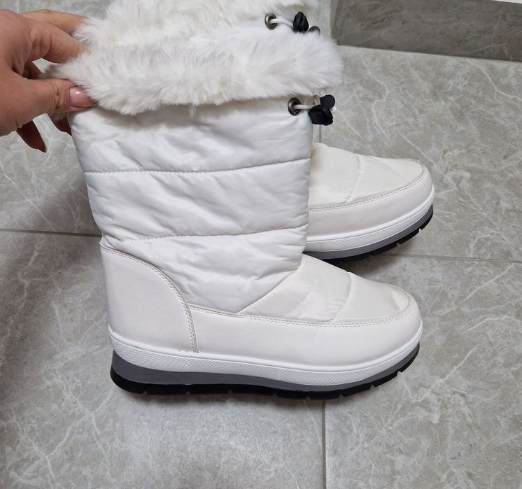 Бели зимни апрески