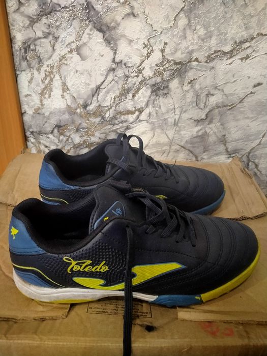 Продам футзалки и сороконожки