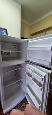 Холодильник б/у продоется требует ремонта , корпус в хорошем состоянии