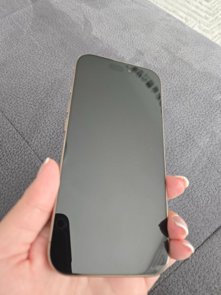 Продавам iPhone 16 Pro 128GB Gold – Гаранционен, Отлично Състояние