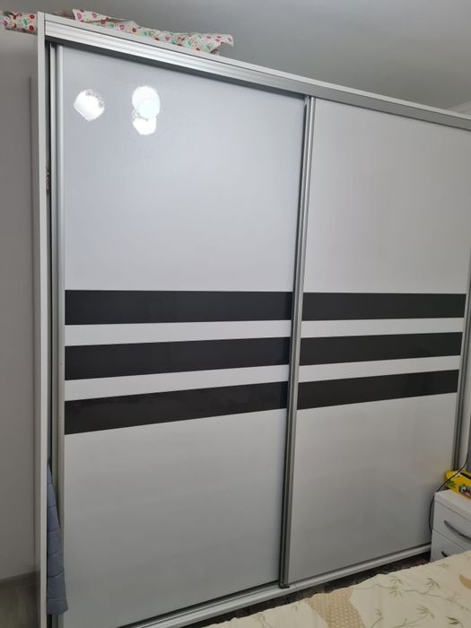 Mobilier de vânzare