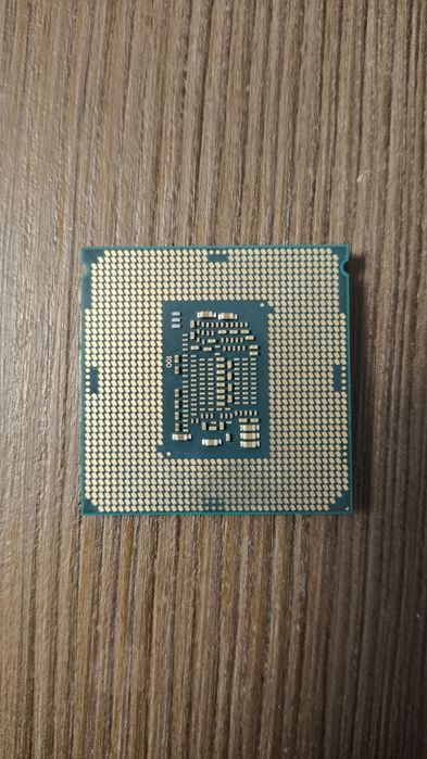Vând Intel I3 8100T