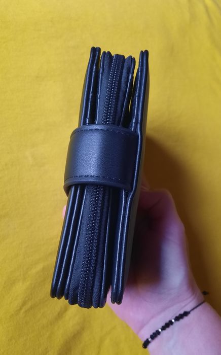 Portofel damă cu multiple compartimente de organizare