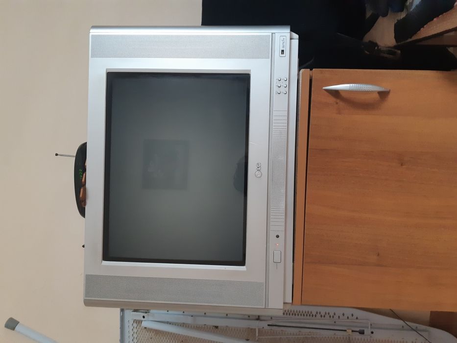 продам телевизор LG