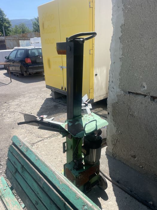 Хидравлична машина за цепене на дърва