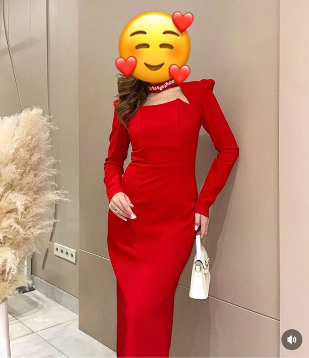 Платья одевалось один раз. В отличном состояний. Размер S 42.