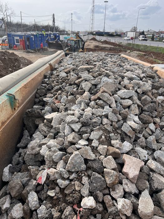 Vand Beton CONCASAT , FREZAT de asfalt si PAMANT Negru