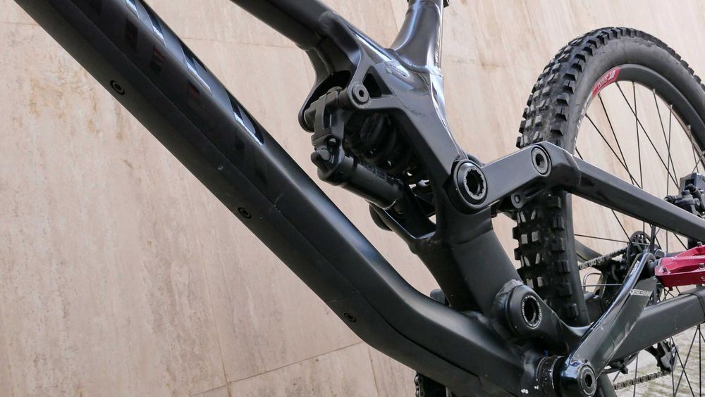 Canyon Sender DH, 27.5 M, RockShox Boxxer, 200 ход, 1х7 Sram GX