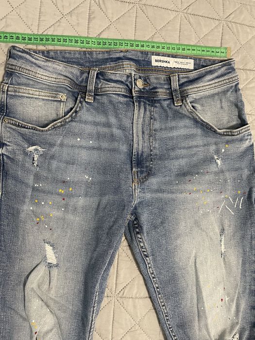 Blugi Bershka.