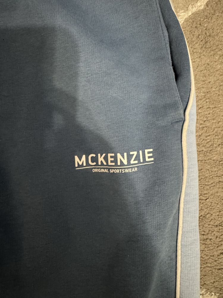 Анцунг Mckenzie .