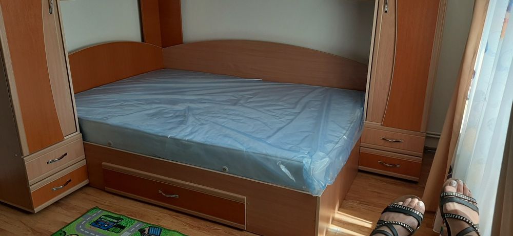 Mobilă dormitor în stare foarte bună fără saltea