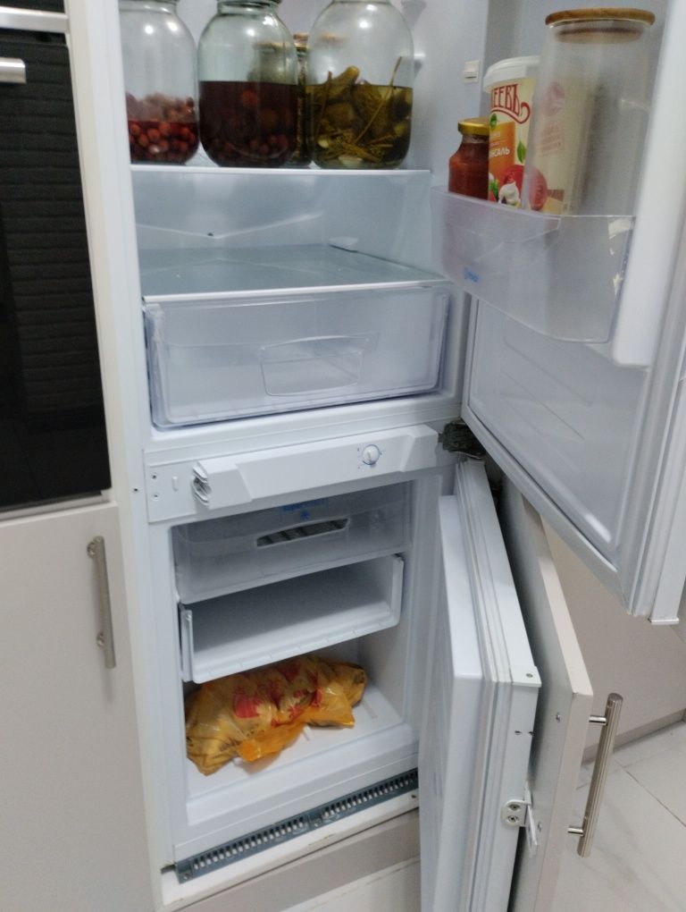Встраеваемый холодильник Индезит