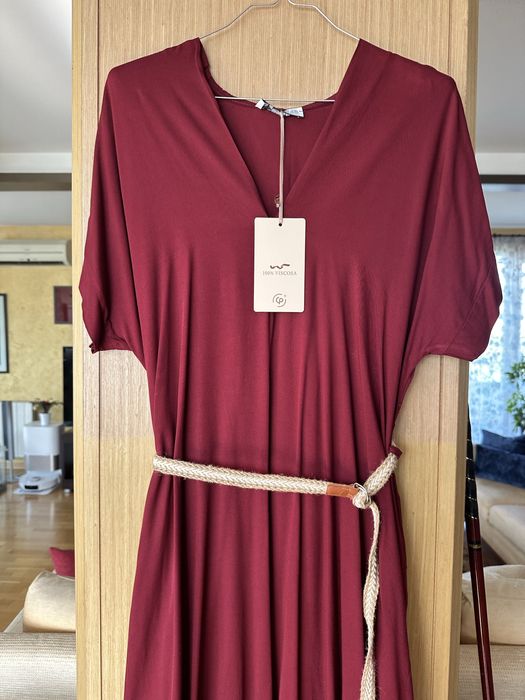 Рокля бордо с плетен колан