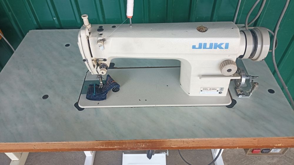 Швейная машинка Juky шаг 7 мл для мебели Оригинал шьет работает отличн