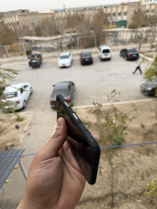 iPhone 11 pro (karopka bor)