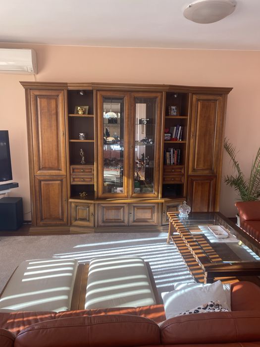 Висококачествена дървена витрина - библиотека