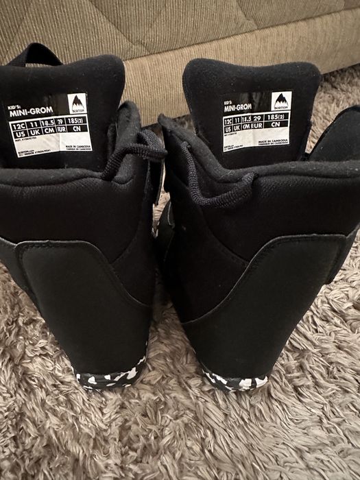 Echipament snowboard Burton pentru copii – pachet complet!