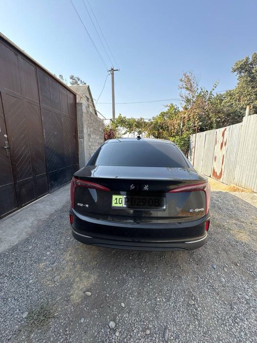 Сухая аренда Hongqi E-qm5