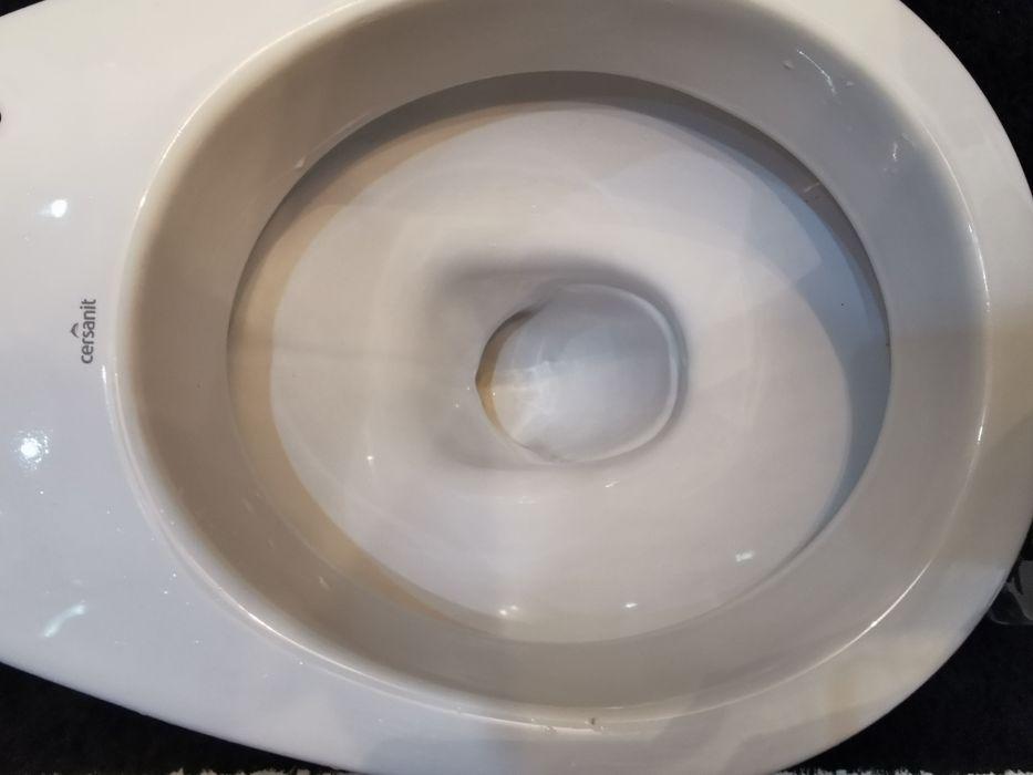 Vand wc cu evacuare orizontala