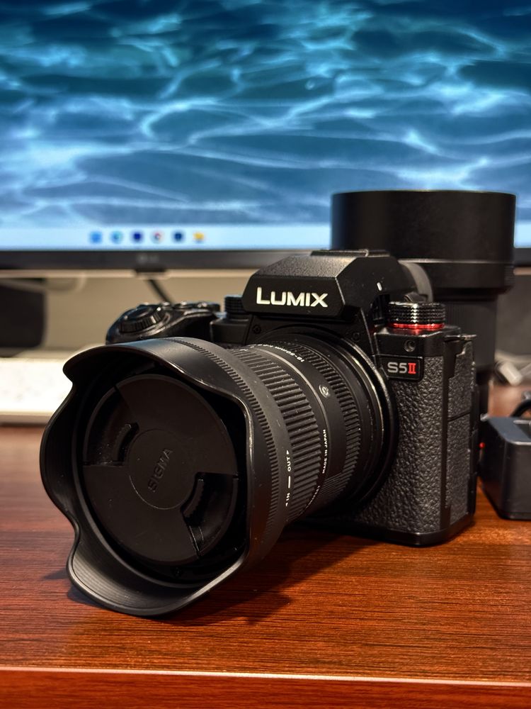 Panasonic Lumix S5 II + обектив sigma 18-50 f/2.8 + обектив 50mm f/1.8