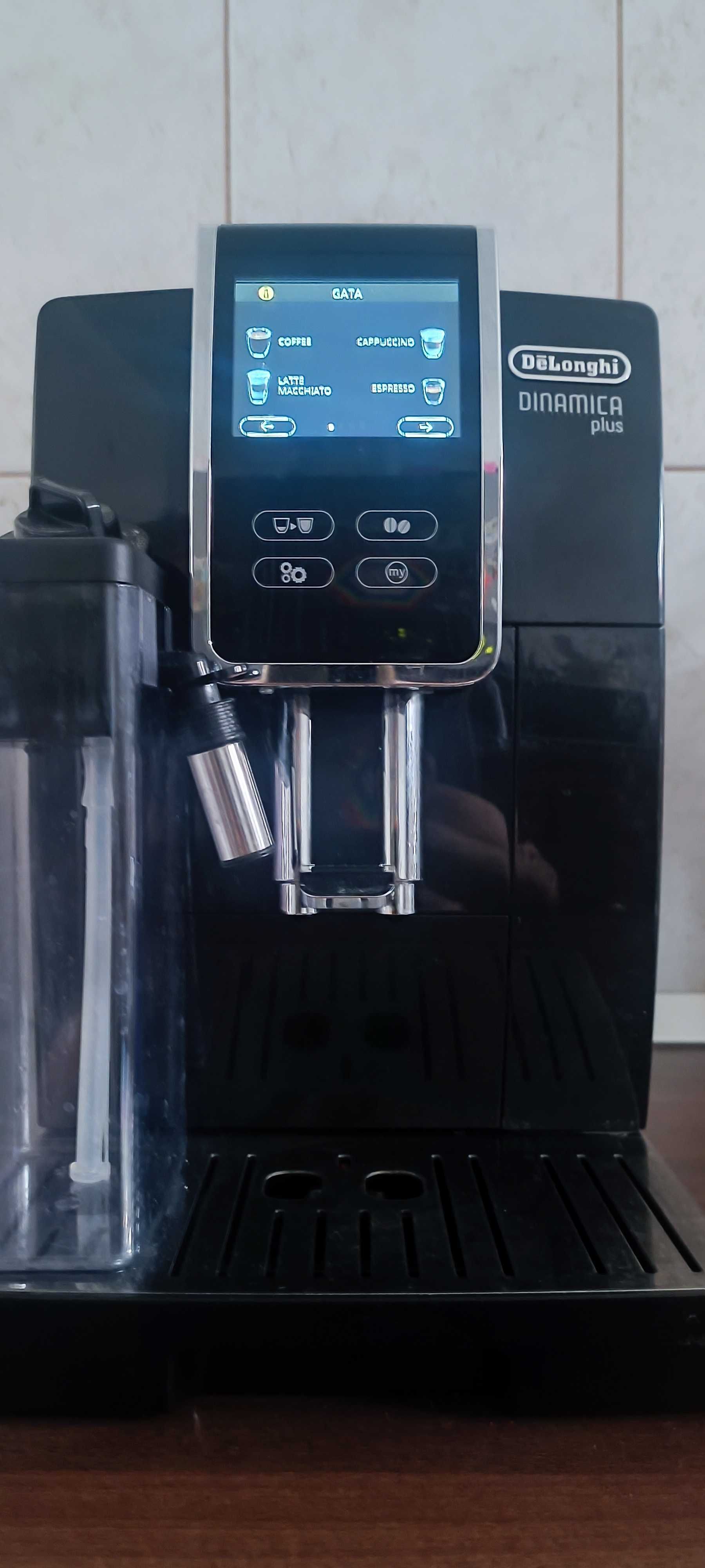 Vând expresor DeLonghi Dinamica plus.