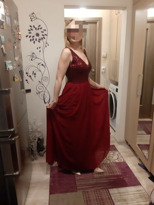 Vand rochie de seara, mărimea 36÷38, purtată o dată.