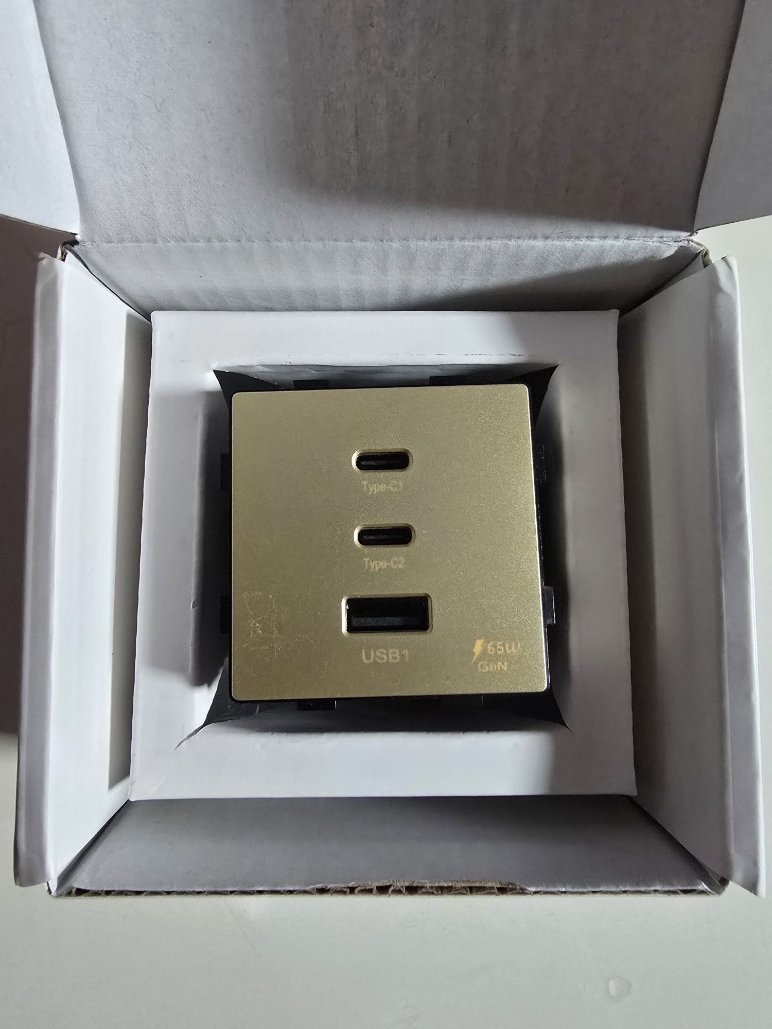 Модул за контакт BSED 65W Gan Charger USB C + A