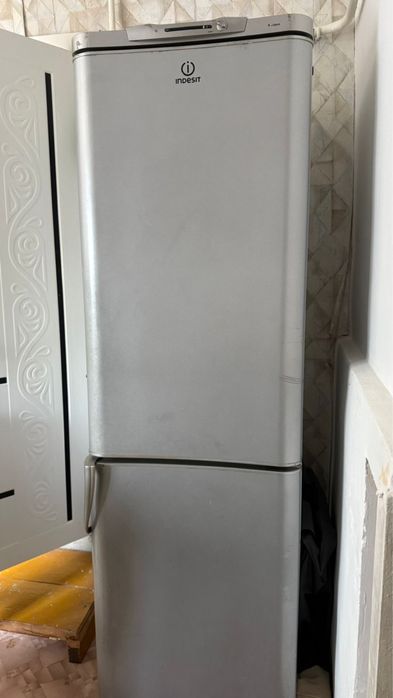 Холодильник бу 25тысч