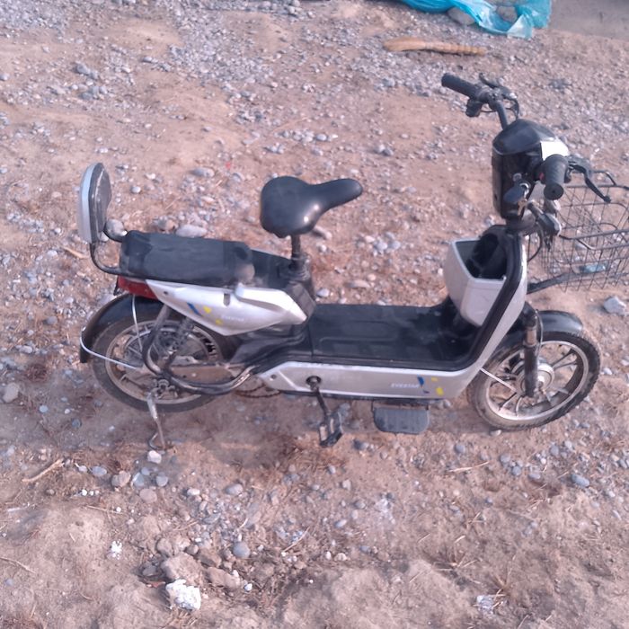 Skuter sotiladi idial holatda narxi 2,500,000 mn som kelishamiz