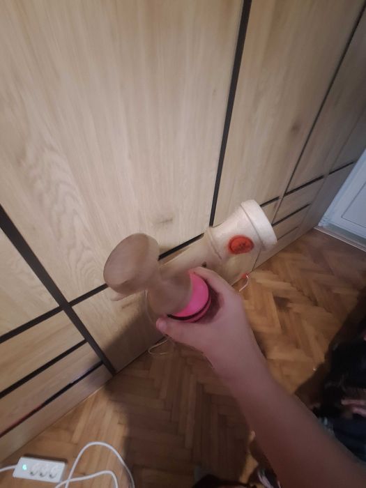 Schimb kendama europe gaura in base cup doar schimb nu scrieti inutil